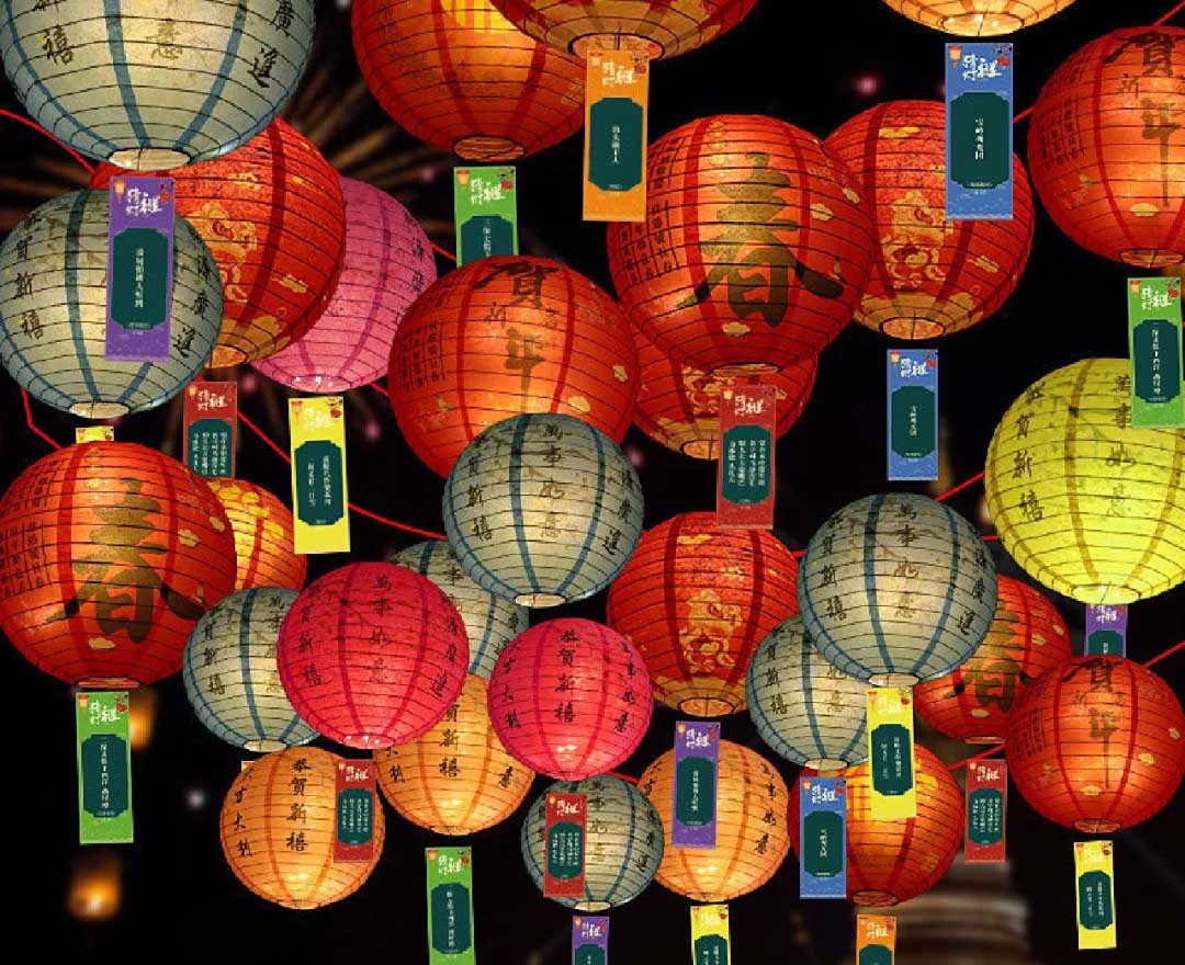 Hang out at lantern fairs and guess lantern riddles