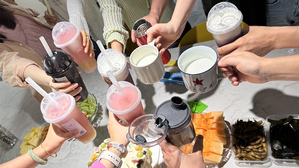 Reseña del evento de té de la tarde para empleados de mayo de la empresa